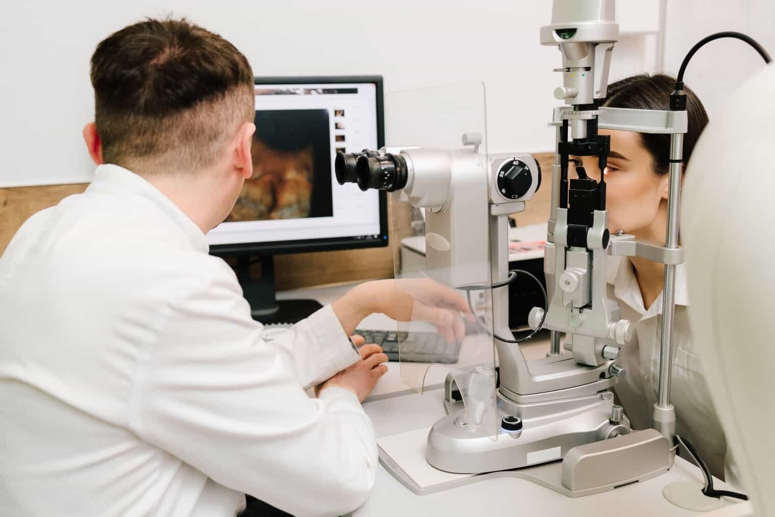 Key Factors When Selecting a Slit Lamp
